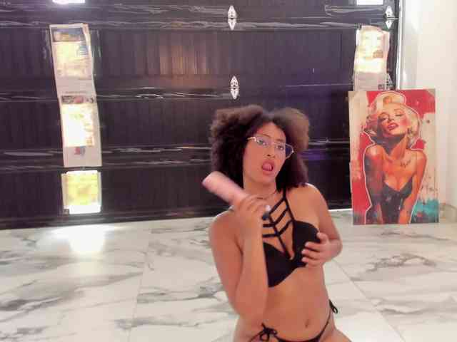 Samantha-Ebony webcam