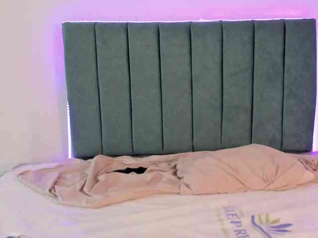 Samantha-Ebony webcam