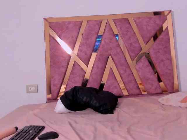 Samantha-Ebony webcam