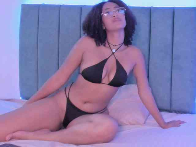 Samantha-Ebony webcam