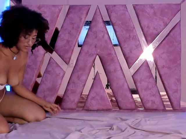Samantha-Ebony webcam