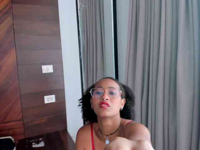 Samantha-Ebony webcam