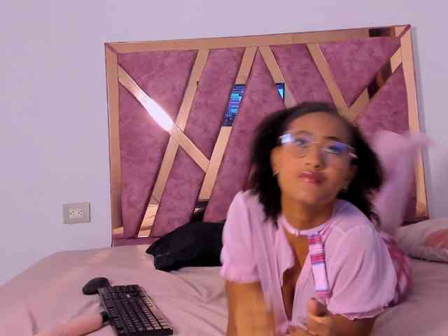 Samantha-Ebony webcam