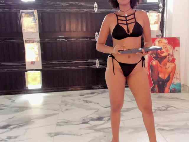 Samantha-Ebony webcam