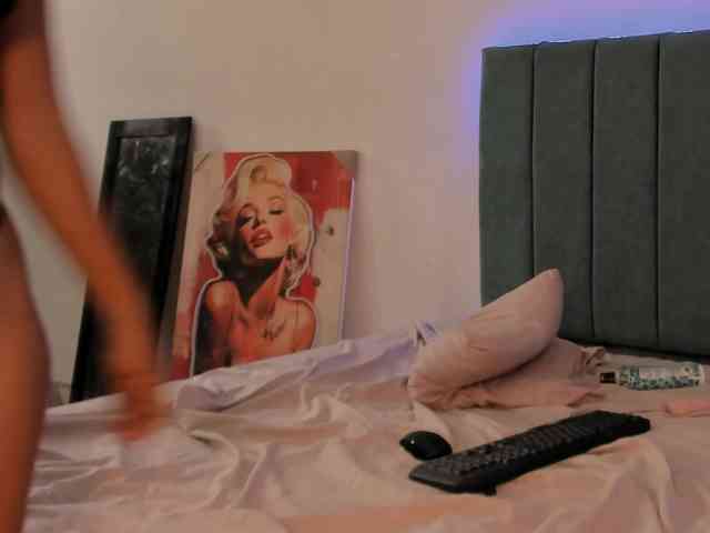 Samantha-Ebony webcam