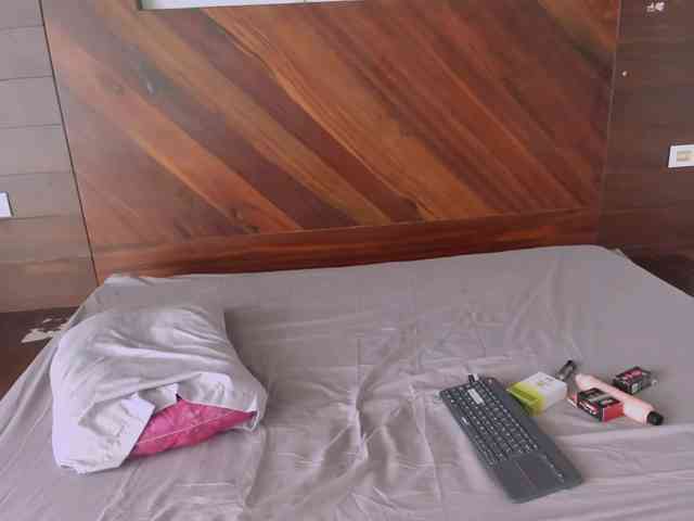 Samantha-Ebony webcam