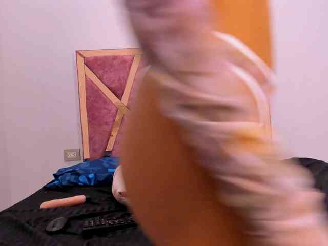 Samantha-Ebony webcam