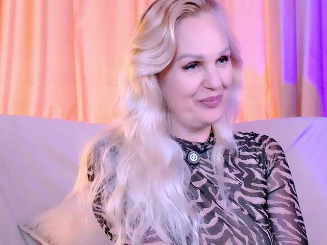 MiaDreamy live cam on BongaCams