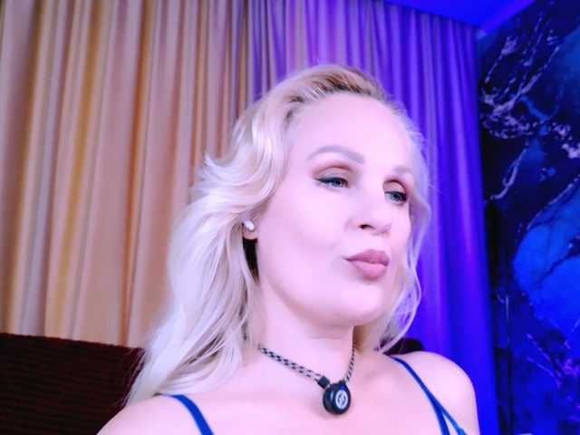 MiaDreamy live cam on BongaCams