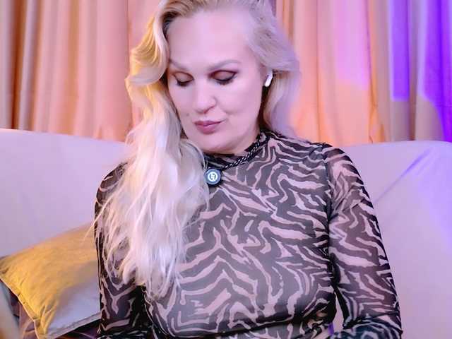 MiaDreamy live cam on BongaCams