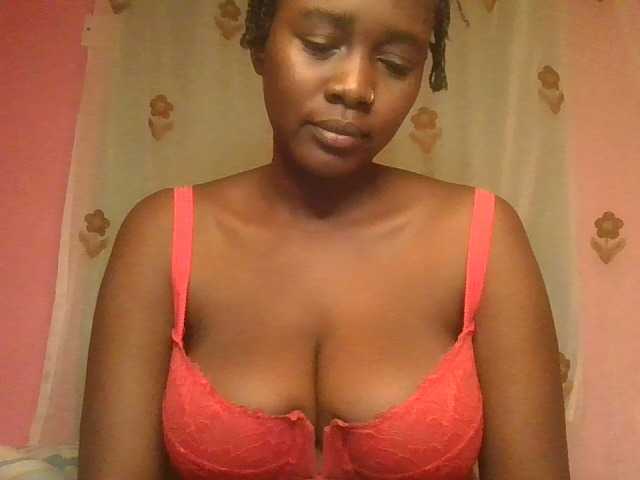 Sexxylucy live cam on BongaCams