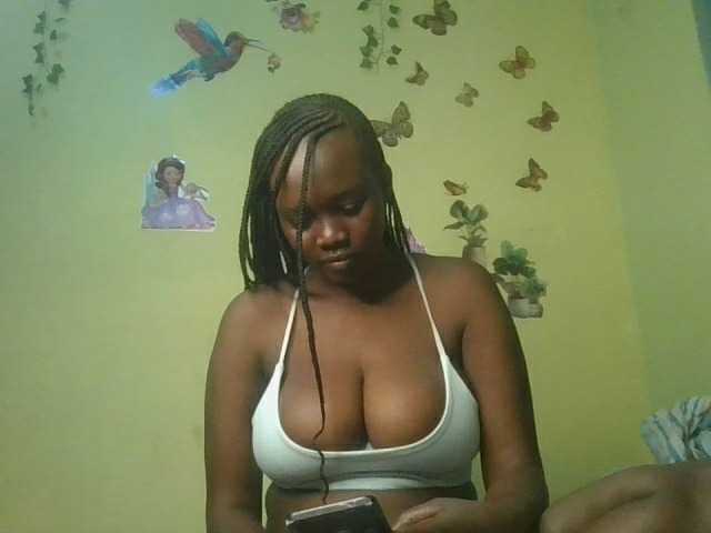 Sexxylucy live cam on BongaCams