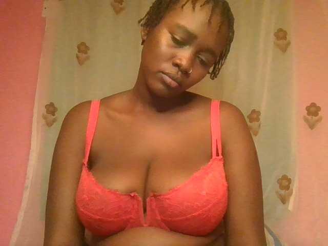 Sexxylucy live cam on BongaCams