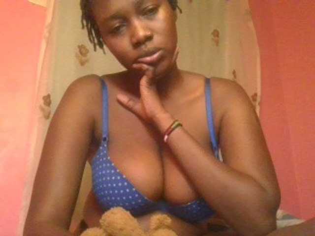 Sexxylucy live cam on BongaCams