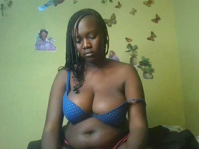 Sexxylucy live cam on BongaCams