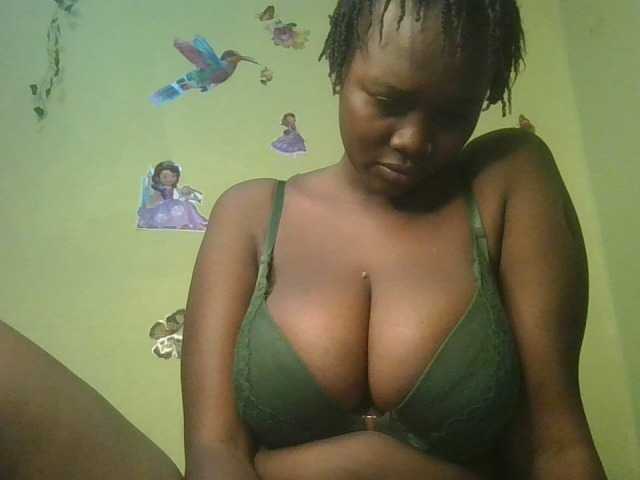 Sexxylucy live cam on BongaCams