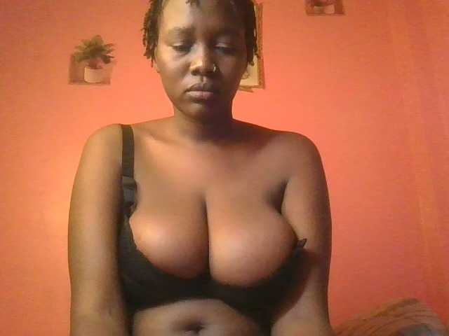 Sexxylucy live cam on BongaCams