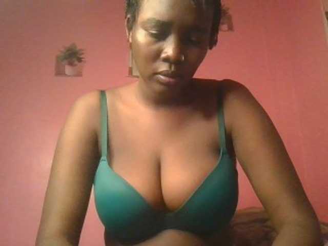 Sexxylucy live cam on BongaCams