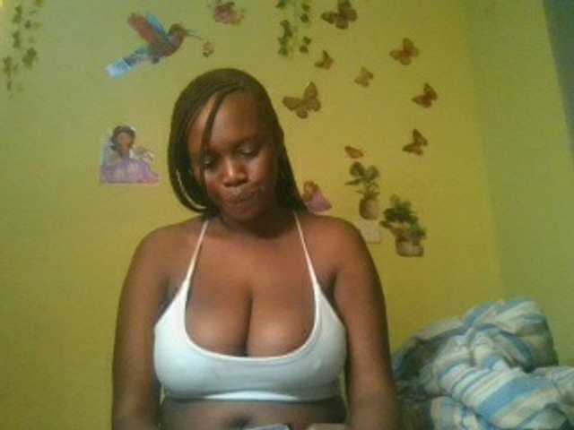 Sexxylucy live cam on BongaCams