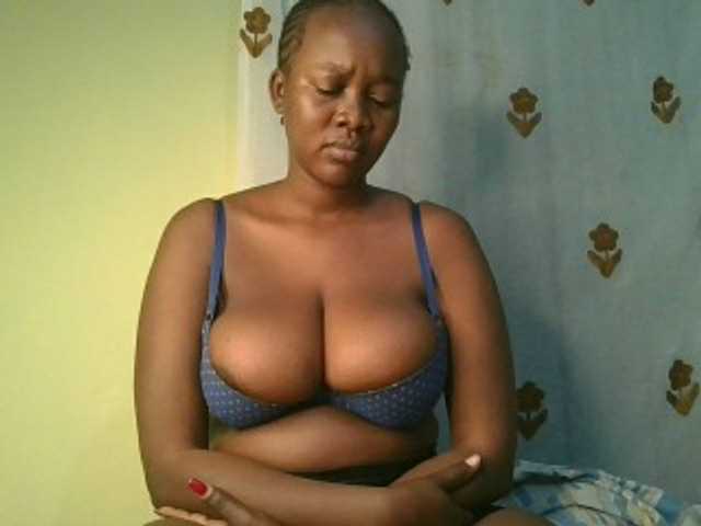 Sexxylucy live cam on BongaCams
