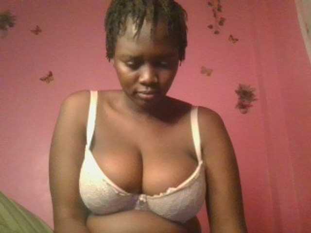 Sexxylucy live cam on BongaCams