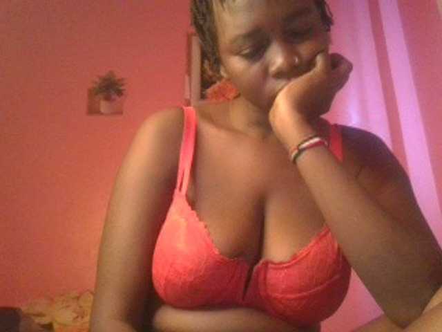 Sexxylucy live cam on BongaCams