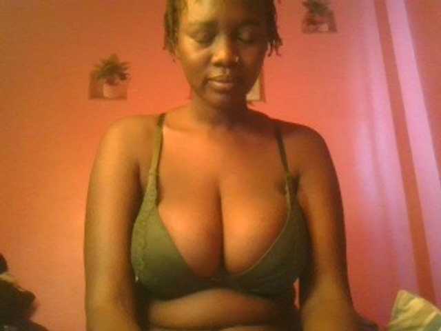 Sexxylucy live cam on BongaCams