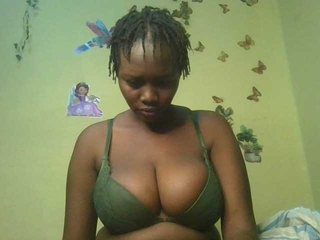 Sexxylucy live cam on BongaCams