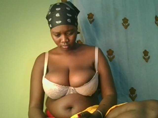 Sexxylucy live cam on BongaCams