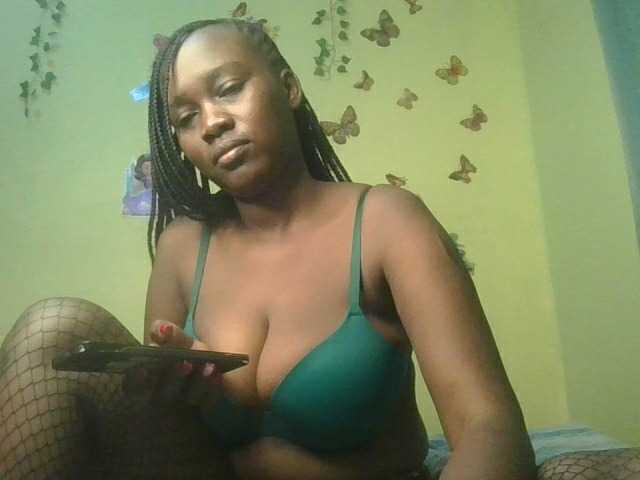 Sexxylucy live cam on BongaCams