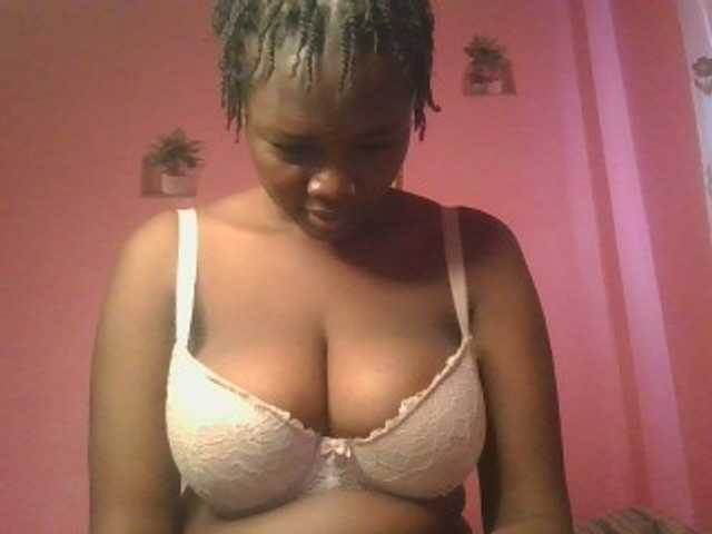 Sexxylucy live cam on BongaCams