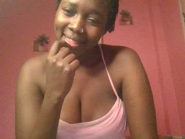 Sexxylucy live cam on BongaCams