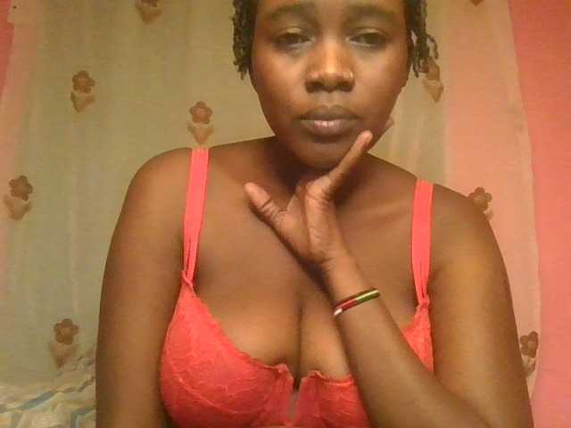Sexxylucy live cam on BongaCams