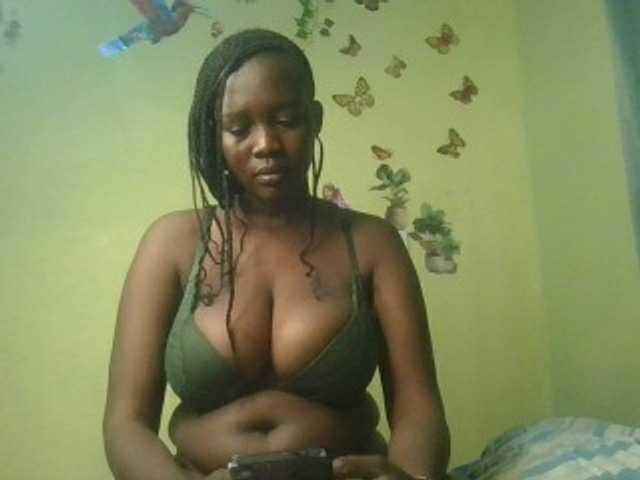 Sexxylucy live cam on BongaCams