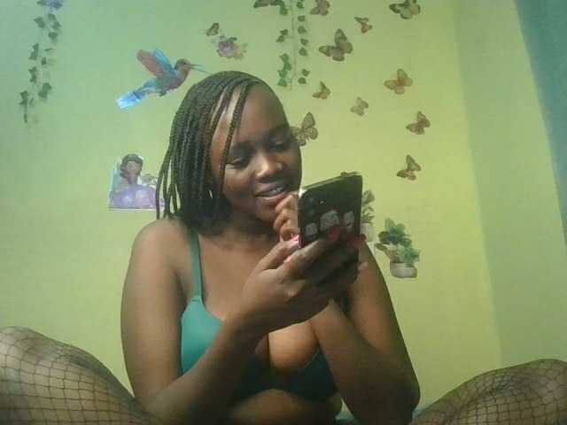 Sexxylucy live cam on BongaCams