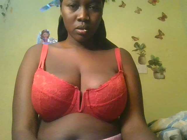 Sexxylucy live cam on BongaCams