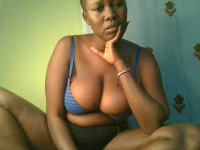 Sexxylucy live cam on BongaCams
