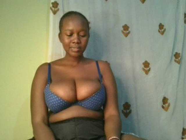 Sexxylucy live cam on BongaCams