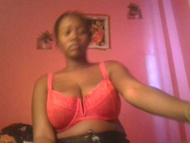 Sexxylucy live cam on BongaCams
