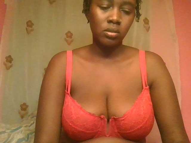 Sexxylucy live cam on BongaCams