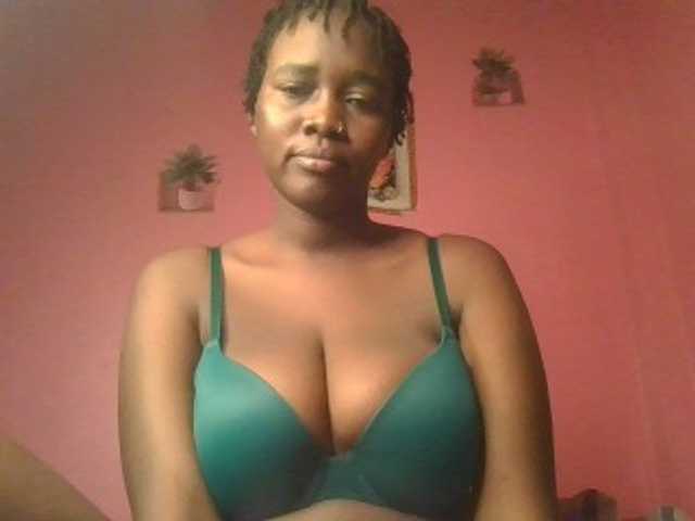 Sexxylucy live cam on BongaCams