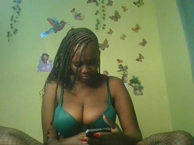 Sexxylucy live cam on BongaCams