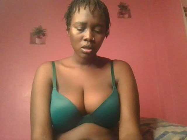 Sexxylucy live cam on BongaCams