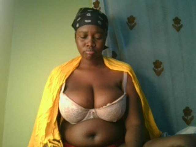 Sexxylucy live cam on BongaCams