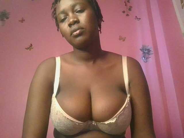 Sexxylucy live cam on BongaCams