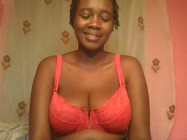 Sexxylucy live cam on BongaCams