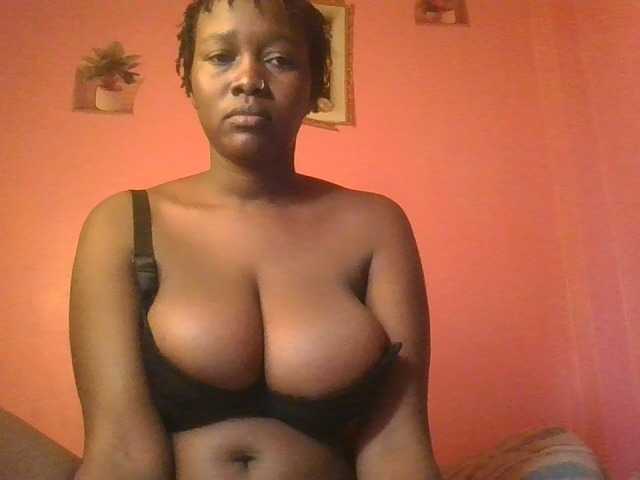 Sexxylucy live cam on BongaCams