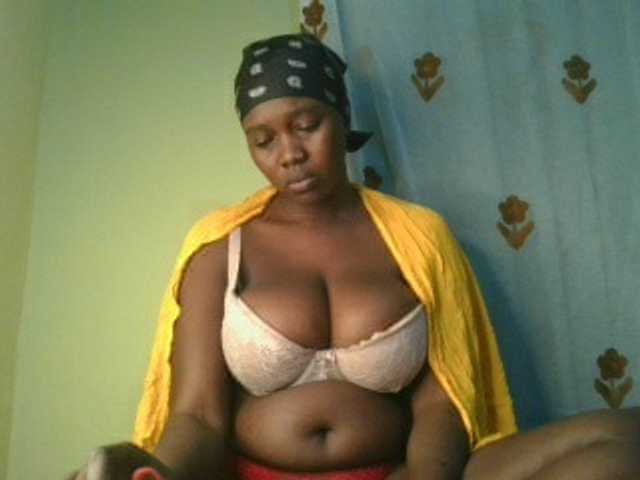 Sexxylucy live cam on BongaCams