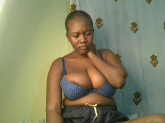 Sexxylucy live cam on BongaCams