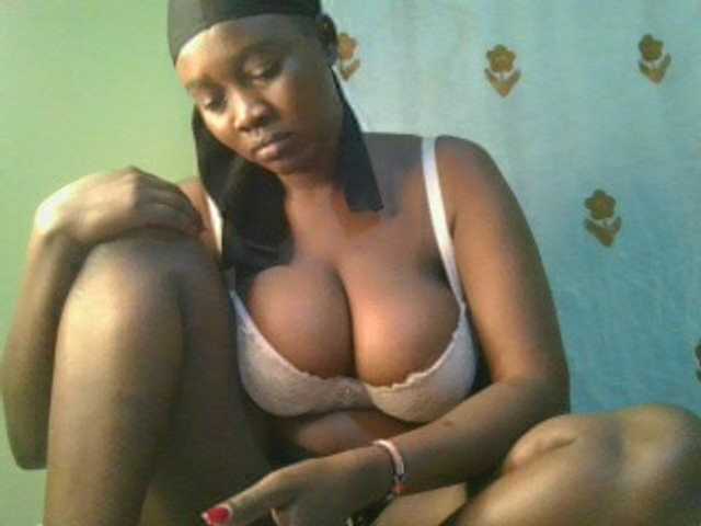 Sexxylucy live cam on BongaCams